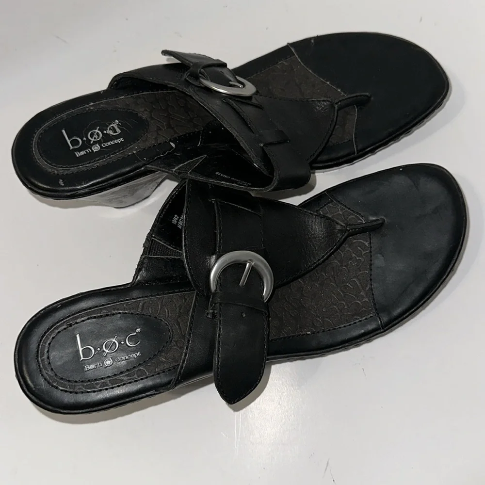 bõøc b.o.c Born Concepts Women’s leather flower flip flops sandals
